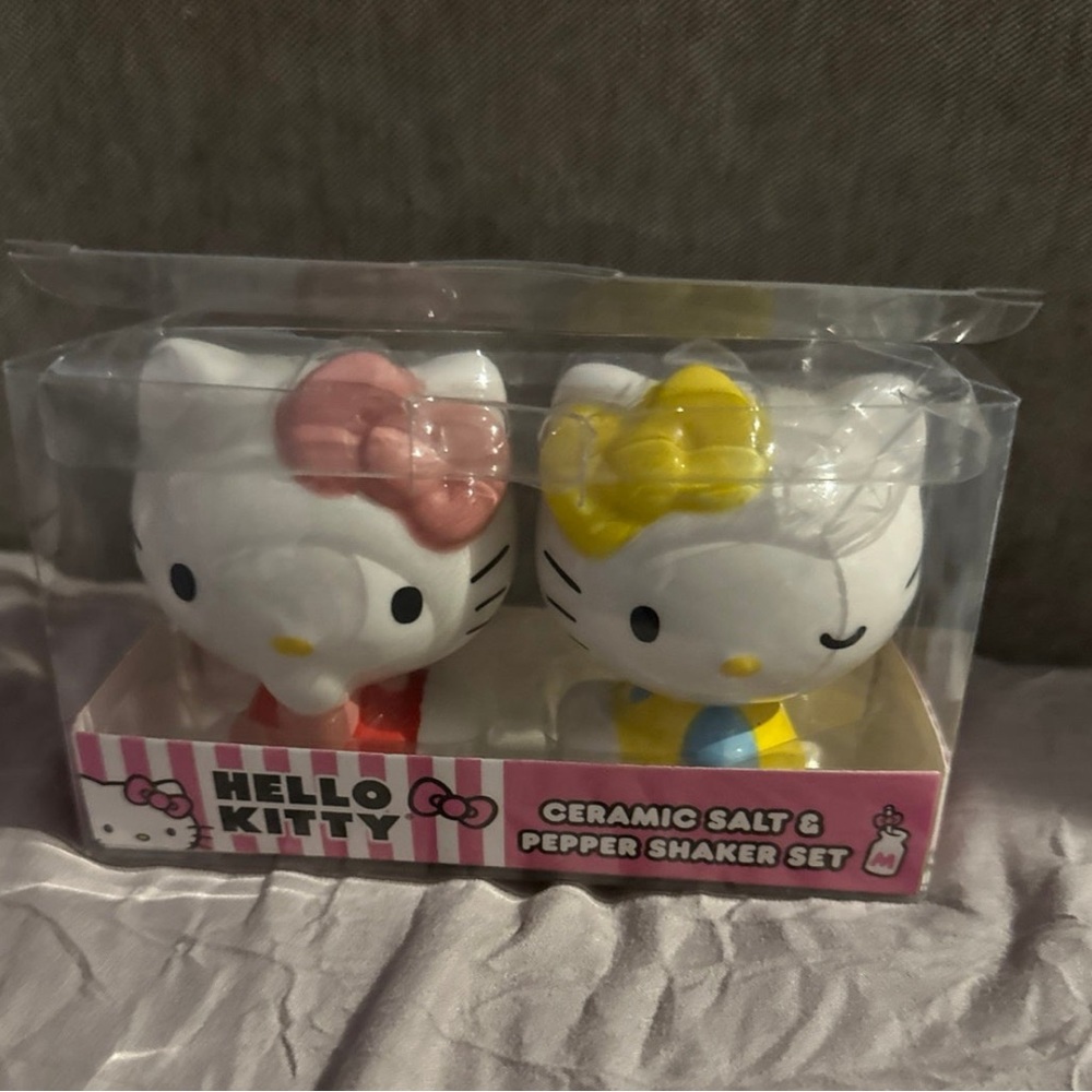 HK salt and pepper shakers